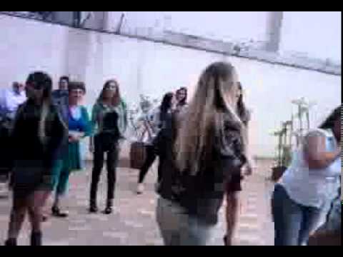 EM VEZ DO BUQUE O SAPO.....mp4