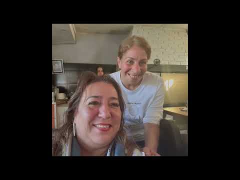 Manini conversando con vecinos de Parque del Plata. Siempre junto a la gente.