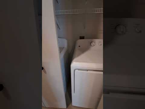 Oak Point Entry, Washer/Dryer