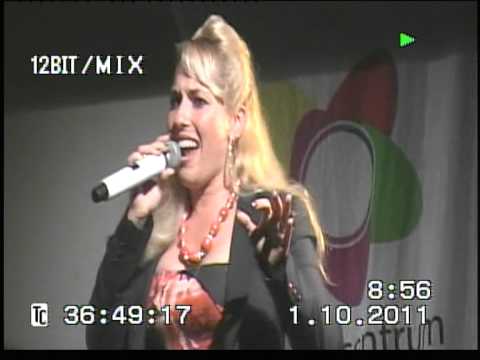 BLOEMEN DAAL  GOUDA OPTREDEN VANGLENNIS GRACE  BRANDI  HIND  GEFILMD DOOR ´´SIXTIES REVIVAL GOUDA  OP 1OKTOBER  DEEL 2 BERTHA 2