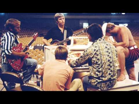 Videoclip de Heroes And Villains (Rehearsal / Live In Hawaii / 8/25/67) — The Beach Boys