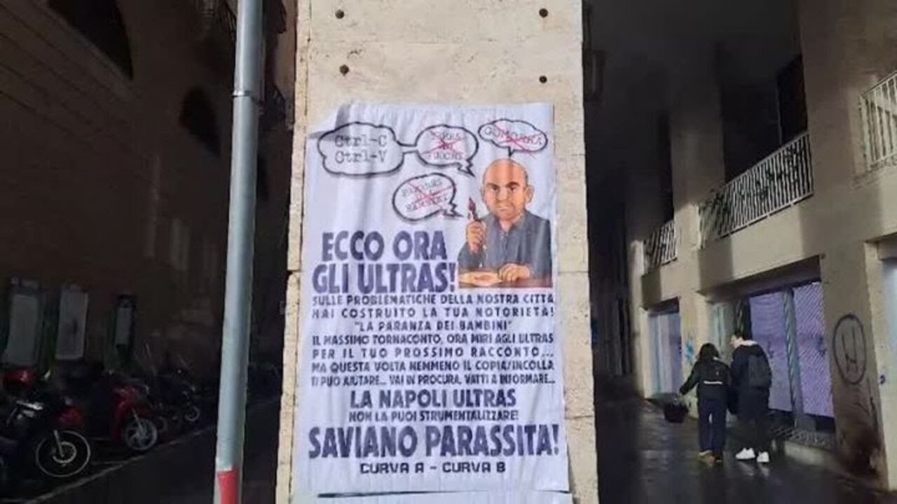 Manifesti ultras contro De Laurentiis e Saviano a Napoli