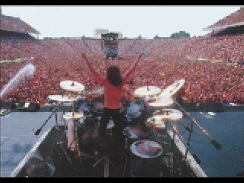 The Dronez - Sebastian Ingrosso - Metallica.  Enter Sandman