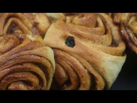 2 Shape Cinnamon Bread :: Cinnamon Rolls
