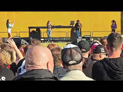 MC Erik feat. Ivana - Dancing Queen (90's Explosion 2025) 4K