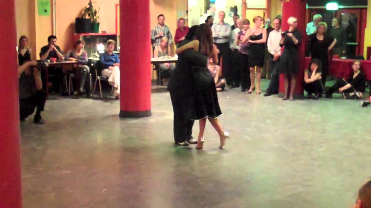 Aoniken Quiroga & Vanessa Fatauros 7-11-2010 Tango Si - Alma de Tango