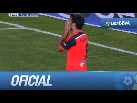 Cabezazo de Agirretxe que sale desviado por poco