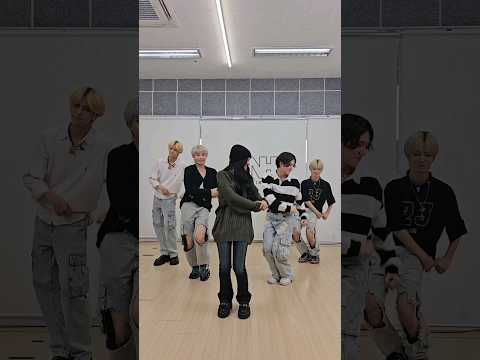 Le enseño Calimeño a KPOP IDOLS (8TURN)🇨🇴🇰🇷