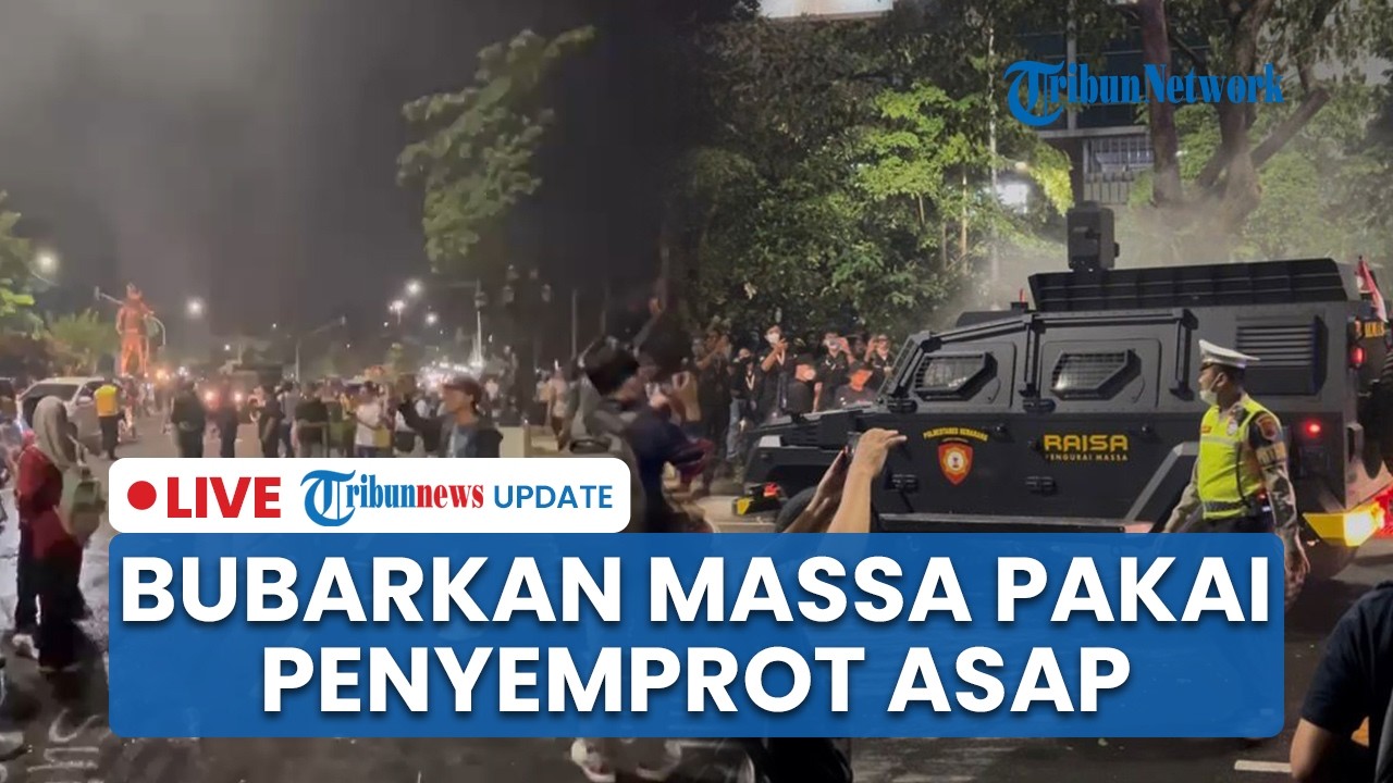 LIVE: Polisi Bubarkan Aksi Unjuk Rasa Mahasiswa di Semarang Pakai Mobil RAISA Penyemprot Asap