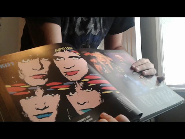 Vídeo relacionado con The Art of Metal: Five Decades of Heavy Metal Album Covers, Posters, T-shirts, and More