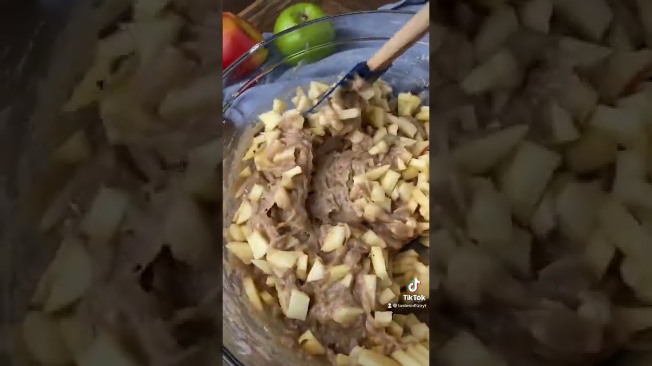 Recipe: https://www.tastesoflizzyt.com/apple-cinnamon-muffins/