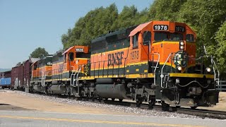 preview picture of video 'BNSF 1978 Switches and Meets BNSF 7220 at Highland'