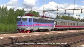 preview picture of video 'TÅGAB Rc3 1063 with passenger train arriwes and departures at Laxå station, Sweden'