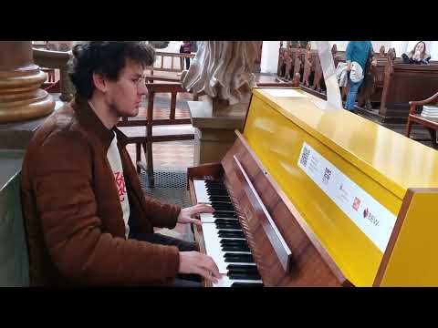 Thomas Krüger plays Hallelujah on public Piano in Berlin, St. Marienkirche