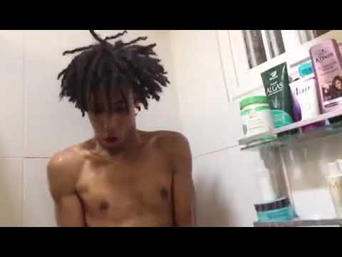 Nero  di Whatsapp  colpisce nella doccia