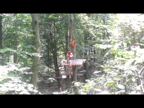 Razvan la parc aventura Brasov pe tiroliana(3)