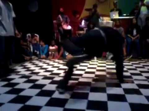 Thyaguin (Colisão B.boys) vs Bruno loko (Street Son) QVB 2016