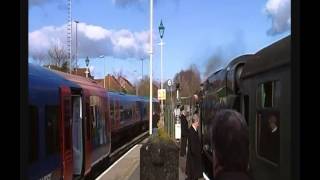 preview picture of video 'Steam. Clan Line meets SWT Desiro unit @ Alton. Mid Hants Spring Gala 2014.'