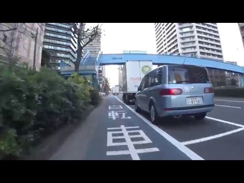 東京品川、自転車レーンの右側に駐車スペース