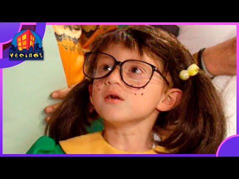 Benito sorprende a Germán con su disfraz de "La Chilindrina" | Vecinos 3/4 | C 16 - T1