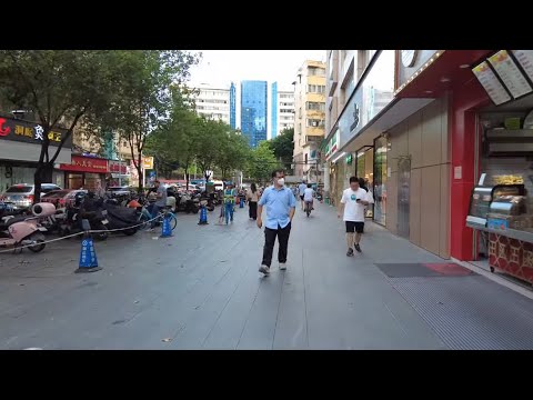 Caminhada em Guangzhou Caminhando por uma área residencial no distrito de Tianhe Fotografado em julho de 2023