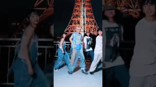 Download lagu V doing slow dancing challenge with his dance crew❤🔥 #taehyung #slowdancing #v mp3