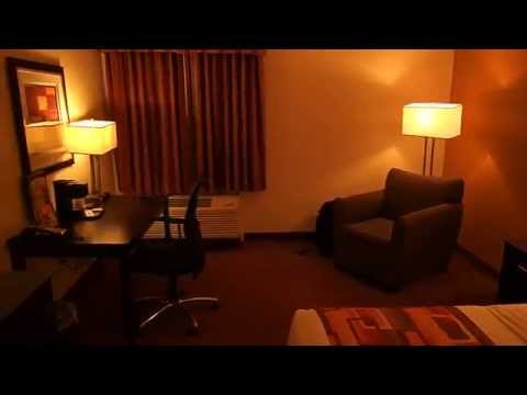 La Quinta Inn & Suites Denver Gateway Park, CO walk-through of guest room