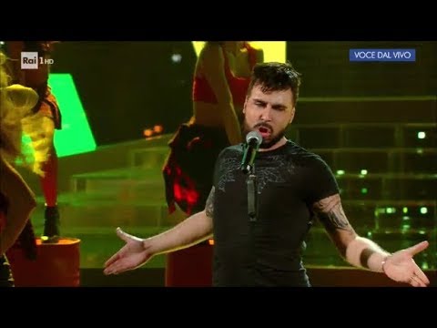 Federico Angelucci interpreta Ricky Martin: "(Un, dos, tres) Maria" - Tale e Quale Show 20/10/2017