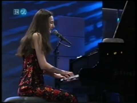 GERSHWIN: It ain´t necessarily so - Aziza Mustafa Zadeh live Burghausen 2002 Video