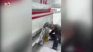 Sağlık Ekiplerinin Kar Mesaisi Zincir Takıp Hastaya Ulaştılar