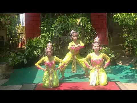 Tarian Leungiteun - 3 Srikandi SMK Ghoniyul Ulum