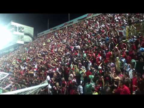 "Gloriosa #12 - Â¡Ohhh Ohhh Ohhh Ohhh! Â¡LIGA CAMPEÓN!" Barra: La 12 • Club: Alajuelense