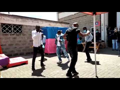 Live performance at Healthy U 2000 saa mbaya