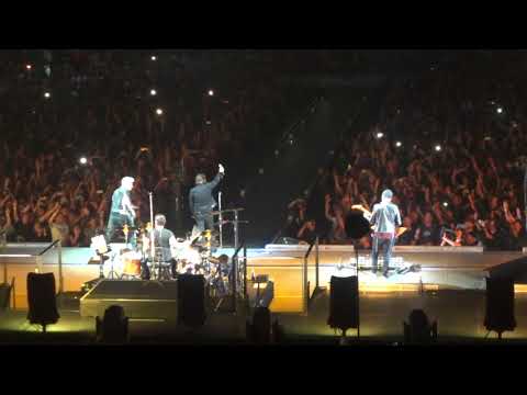U2 Berlin 01 09 2018 Beautifull day / Bono Loosing his voice.