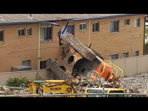 Most Dangerous Heavy Equipment Operator Skills - Excavator & Crane Accident - Total idiots VS Truck