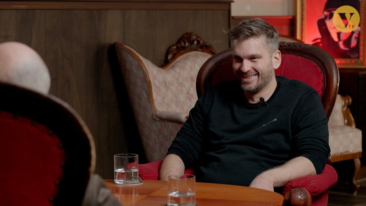 Tomáš Linhart: Burger má být trochu sladký, trochu slaný, tučný a mít v sobě i kyselost. Burger je láska