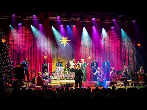 MAX AND FRIENDS are coming to town & that is "A Marshmallow world"!