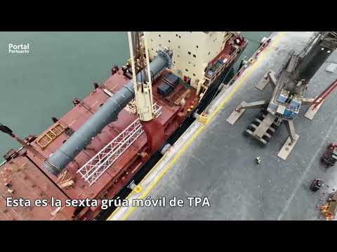 En video: La descarga de una nueva grúa móvil en Terminal Puerto Arica