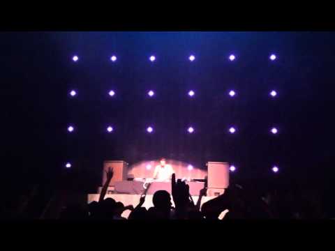Jochen Miller LIVE @ Escape From Wonderland 2011"Humanoid/Coming Home"