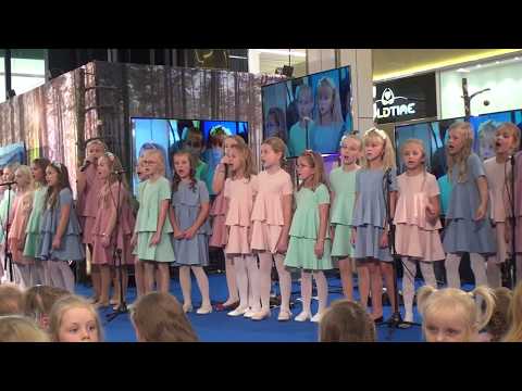 KÕIGIL OMA - LAULUPESA | Tartu Kaubamaja Sügisene Moekuulutaja 2017