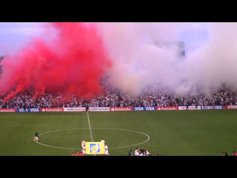 "Recibimiento de Nacional vs Libertad de Paraguay en la Copa Libertadores 2012" Barra: La Banda del Parque • Club: Nacional