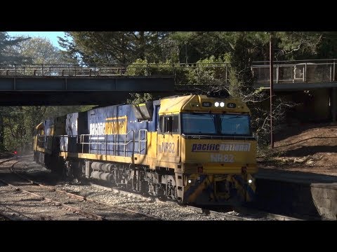 Pacific National Steel and intermodal train at Mt Lofty.