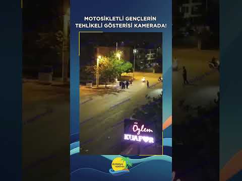 Antalya'da motosikletli gençlerin tehlikeli gösterisi