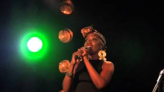 Estelle - Medley ( The Life, International (Serious) (Live @ La Maroquinerie, Paris) [2012-04-23]