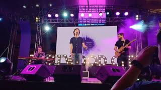 Lukas Graham - You're Not The Only One (Redemption Song) LIVE at Eastwood, Manila