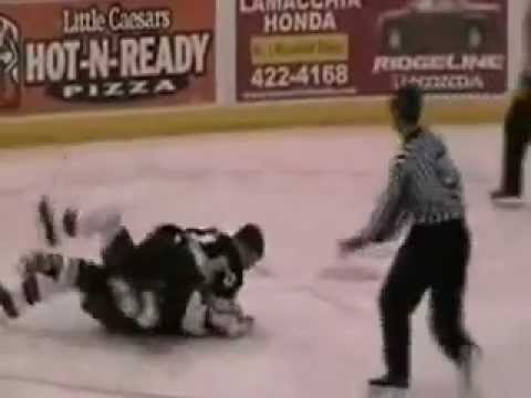 Hockeyfighters.cz  Darcy Verot vs Bonvie.wmv