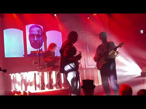 De voksne sprækker - Hugorm Live d. 10/11-2022