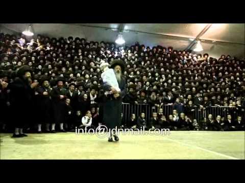 Bobov45 Hachnosas Sefer Torah In London - Kislev 5774