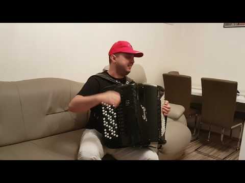 Danijel Robijin na njegovoj novoj Harmonici Ballone Burini Superior S