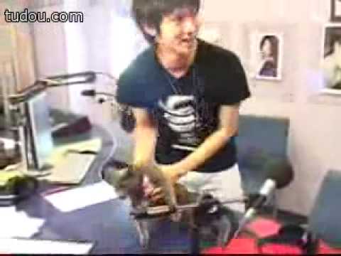 Heechul dancing with heebum